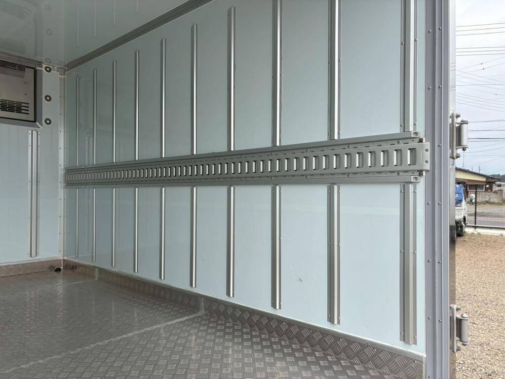 三菱ふそうキャンター冷凍車（冷蔵車）小型（2t・3t）[写真09]