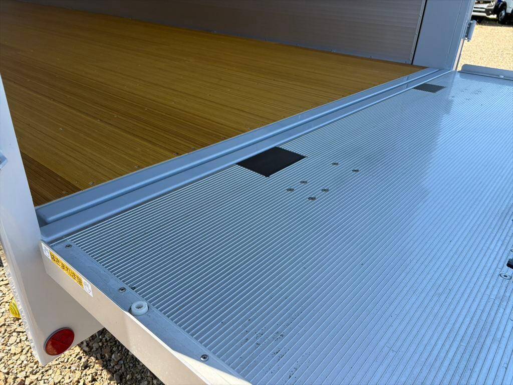 日野レンジャーアルミウイング中型（4t）[写真12]