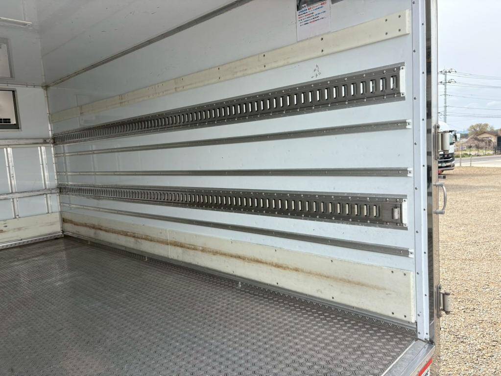 いすゞエルフ冷凍車（冷蔵車）小型（2t・3t）[写真10]