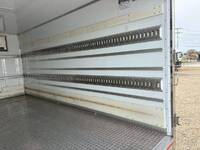 いすゞエルフ冷凍車（冷蔵車）小型（2t・3t）[写真11]