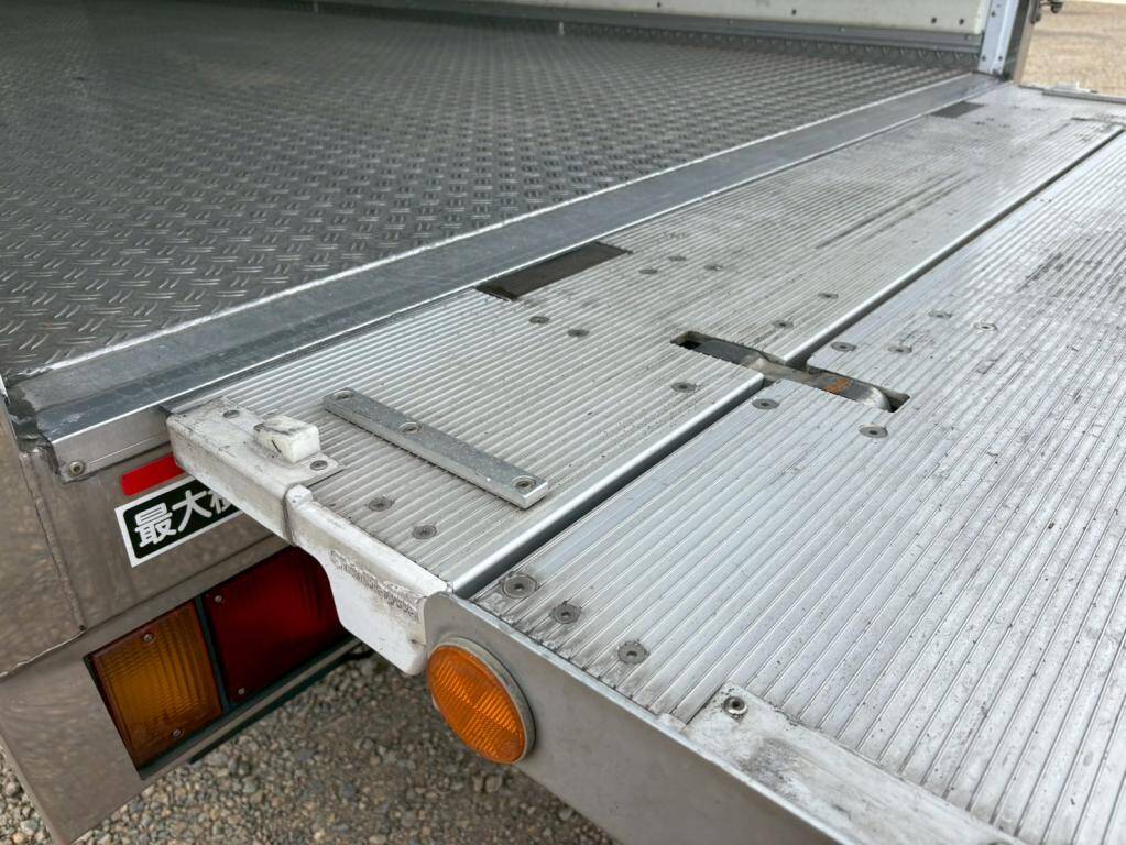 いすゞエルフ冷凍車（冷蔵車）小型（2t・3t）[写真11]