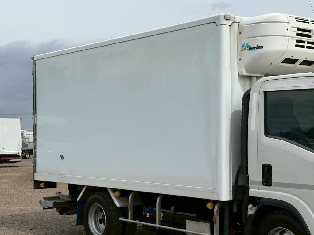 いすゞエルフ冷凍車（冷蔵車）小型（2t・3t）[写真05]