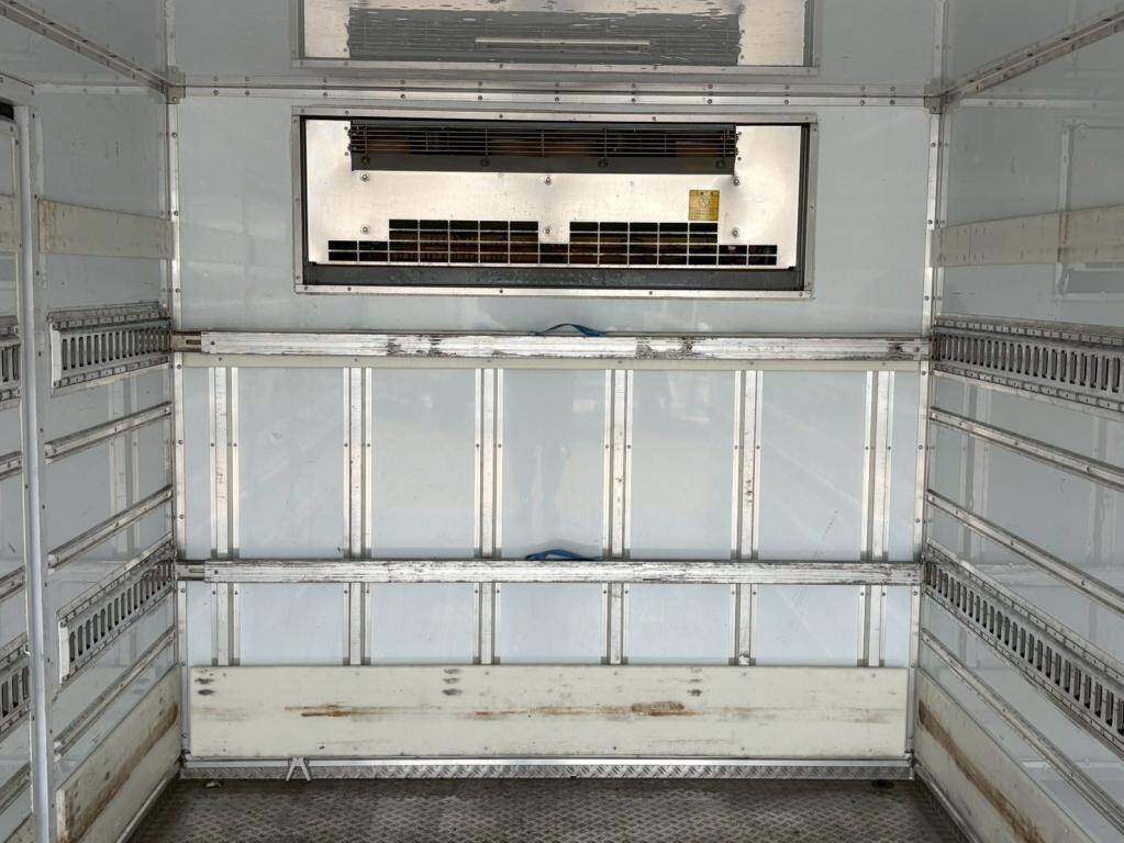 いすゞエルフ冷凍車（冷蔵車）小型（2t・3t）[写真07]