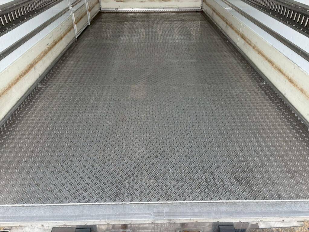 いすゞエルフ冷凍車（冷蔵車）小型（2t・3t）[写真08]