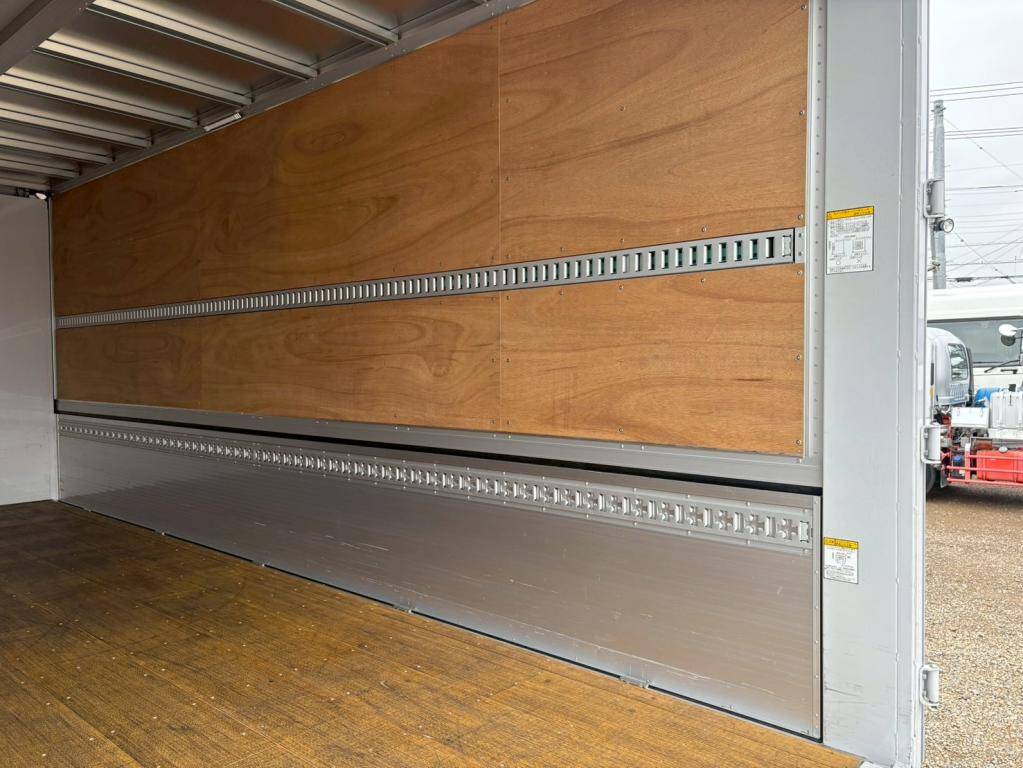 日野レンジャーアルミウイング中型（4t）[写真10]