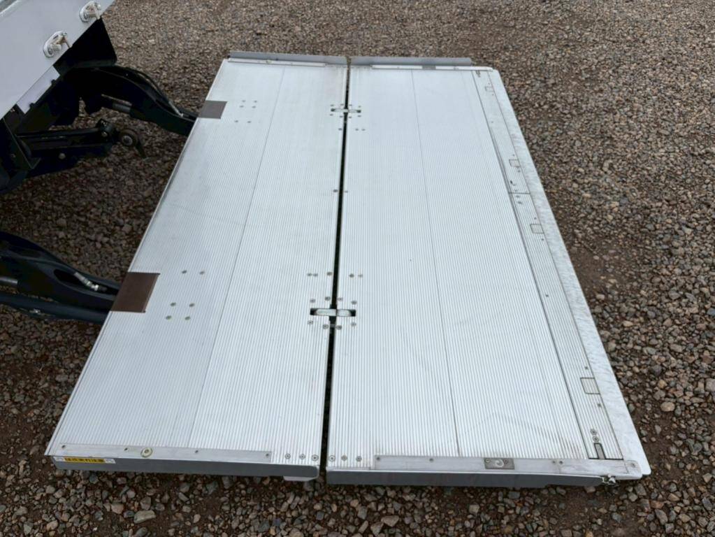 日野レンジャーアルミウイング中型（4t）[写真12]