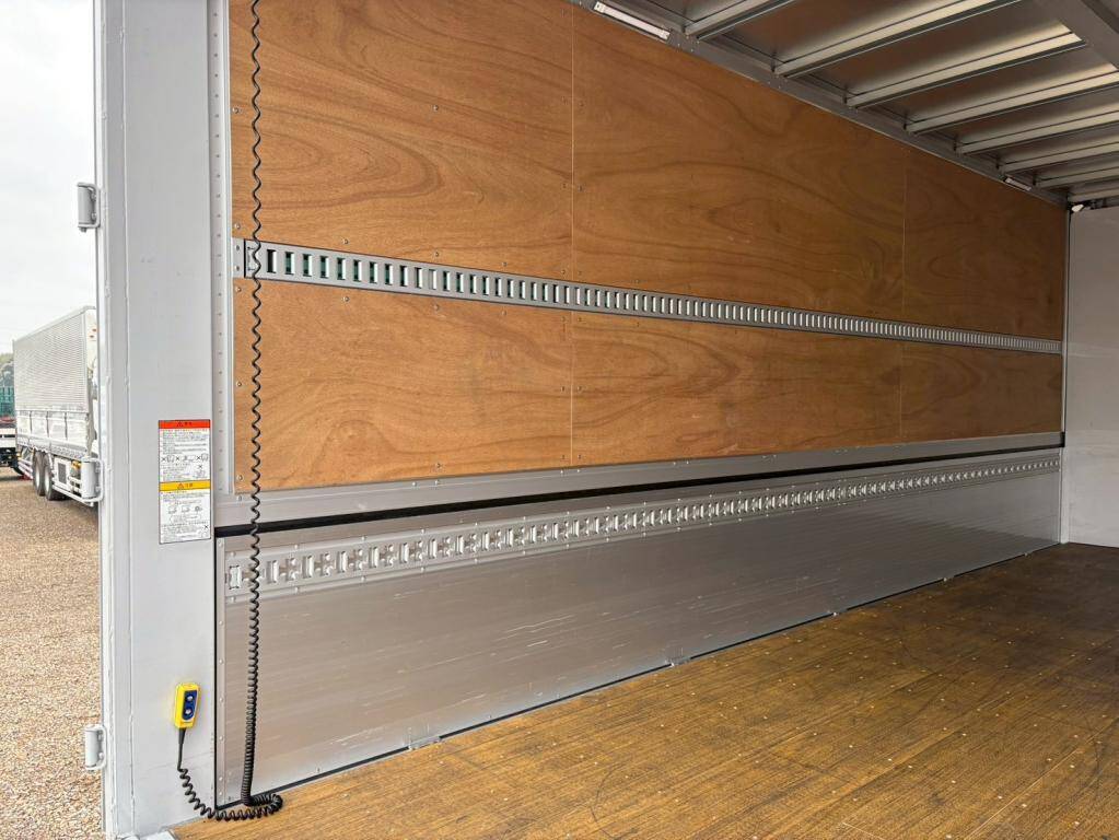 日野レンジャーアルミウイング中型（4t）[写真09]