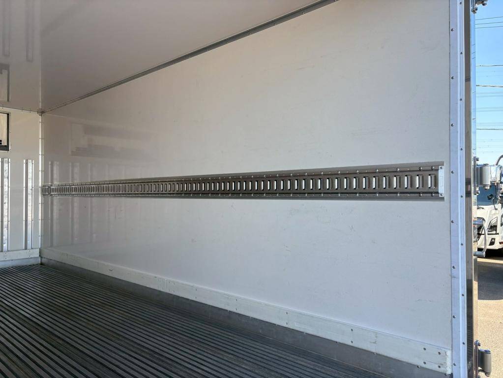 いすゞエルフ冷凍車（冷蔵車）小型（2t・3t）[写真10]