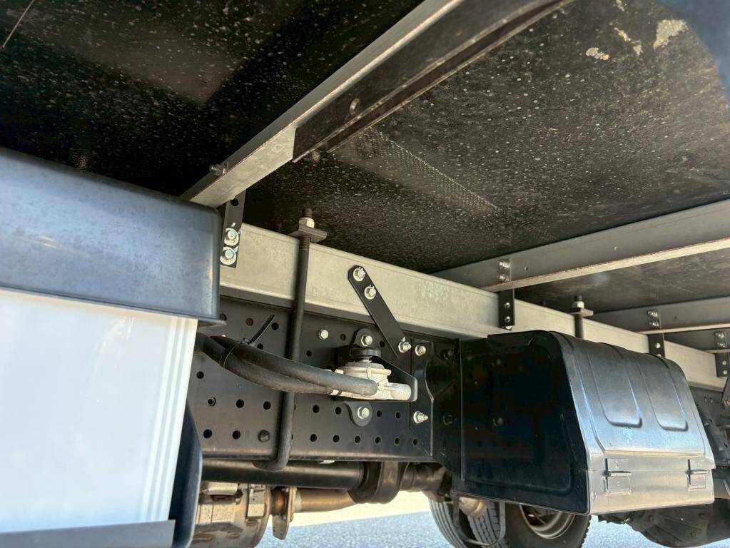 いすゞエルフ冷凍車（冷蔵車）小型（2t・3t）[写真11]