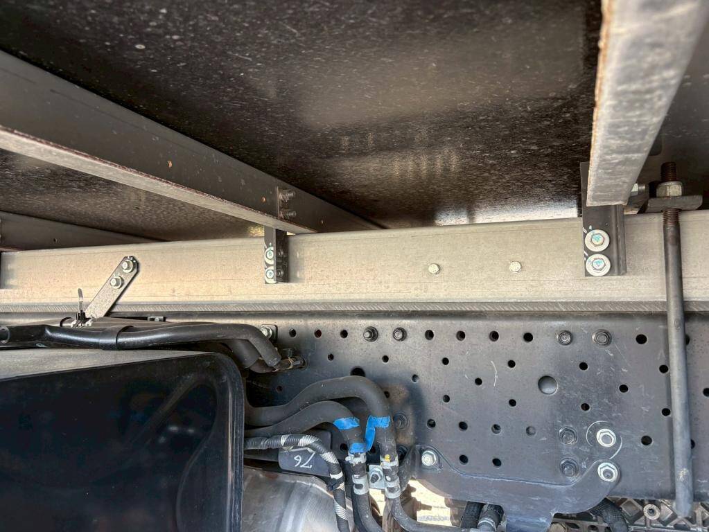 いすゞエルフ冷凍車（冷蔵車）小型（2t・3t）[写真14]