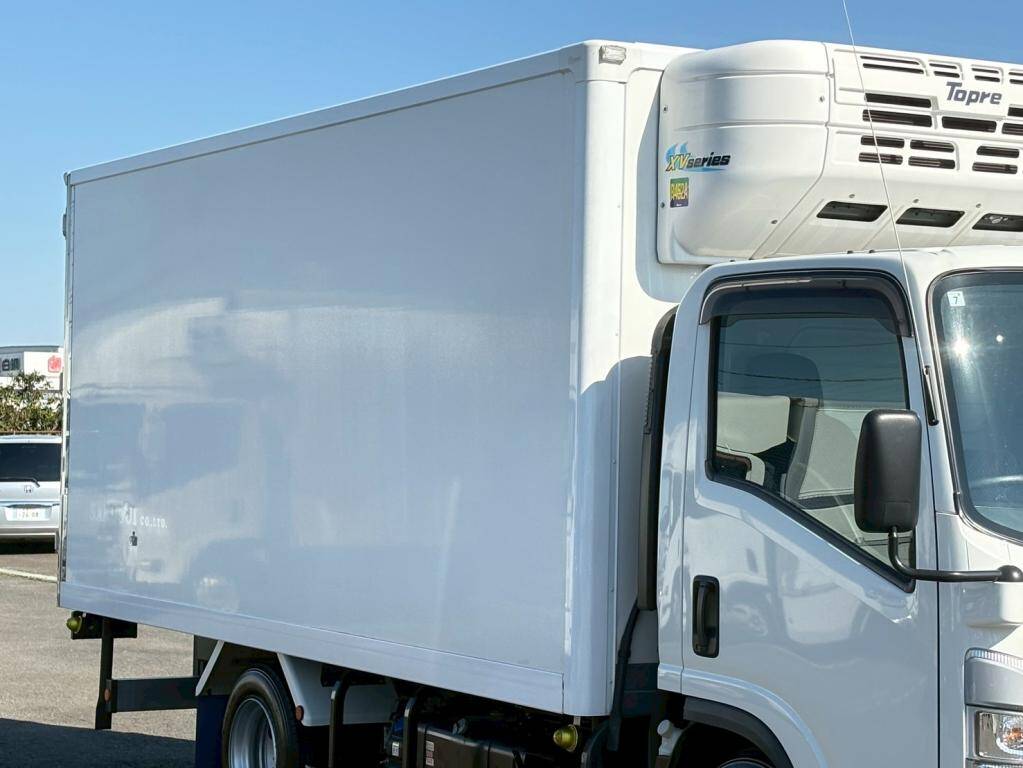 いすゞエルフ冷凍車（冷蔵車）小型（2t・3t）[写真05]