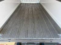 いすゞエルフ冷凍車（冷蔵車）小型（2t・3t）[写真09]