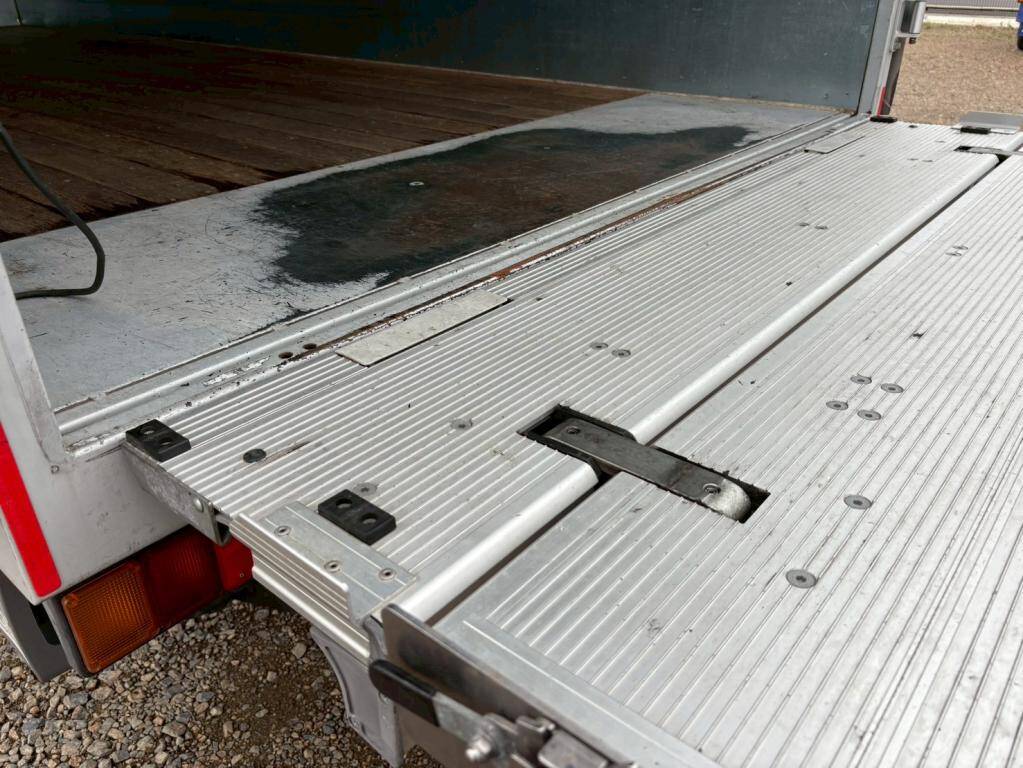 日野デュトロアルミバン小型（2t・3t）[写真12]