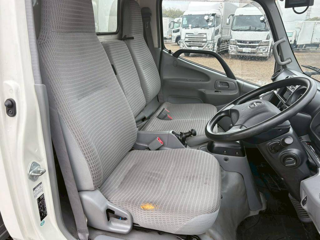 日野デュトロアルミバン小型（2t・3t）[写真20]