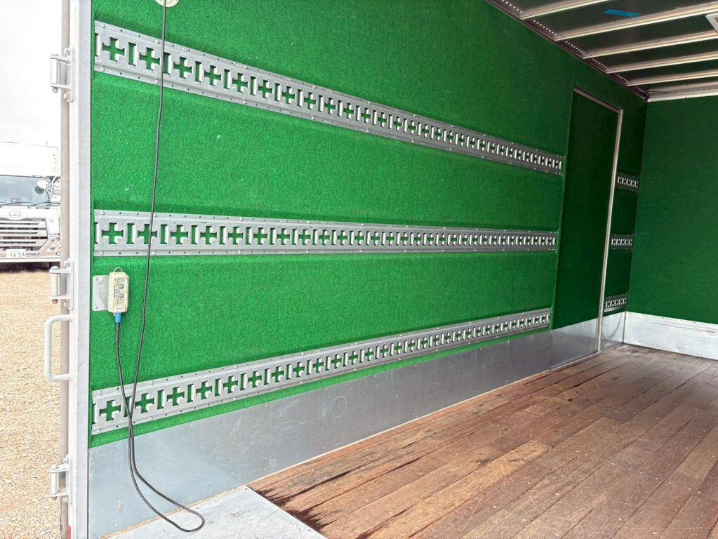 日野デュトロアルミバン小型（2t・3t）[写真09]