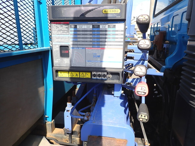 UDトラックスコンドルセルフクレーン4段中型（4t）[写真25]