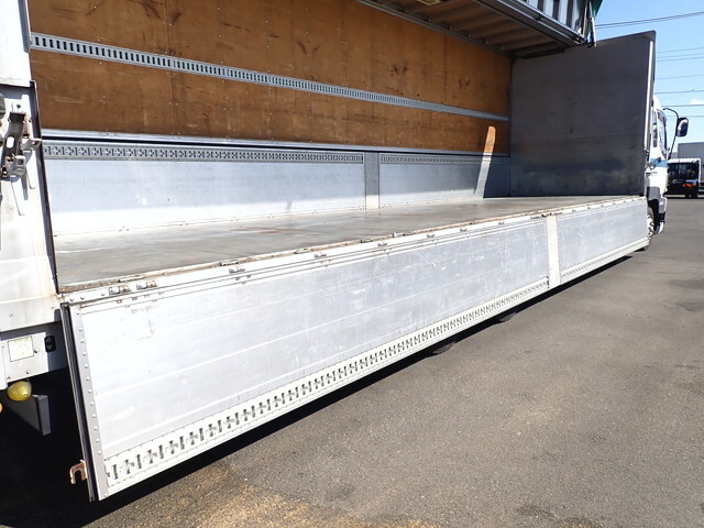 いすゞギガアルミウイング大型（10t）[写真12]