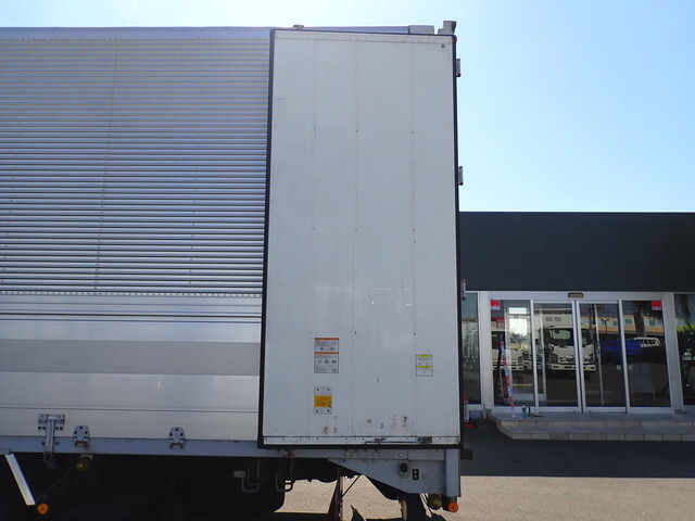 いすゞギガアルミウイング大型（10t）[写真13]