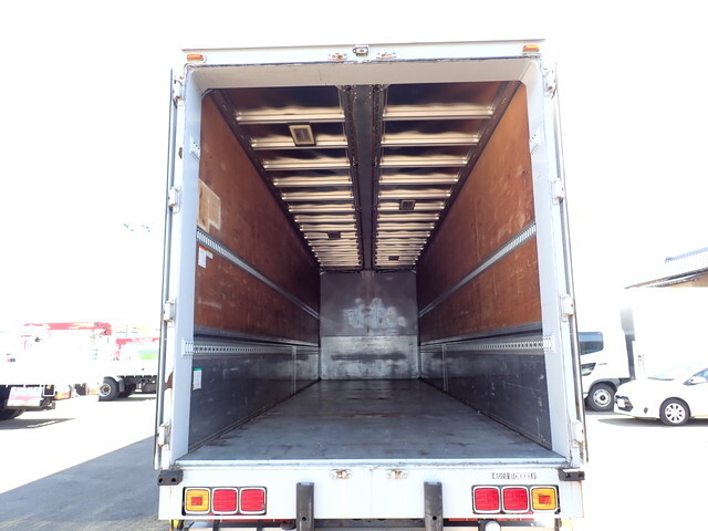 いすゞギガアルミウイング大型（10t）[写真14]