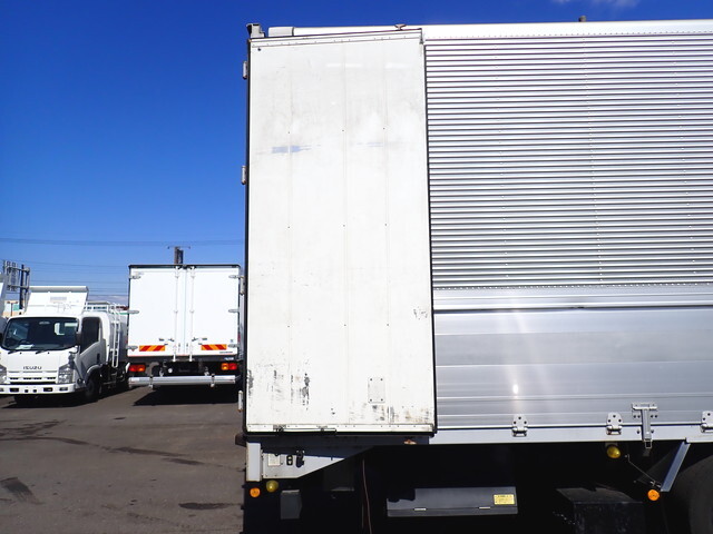 いすゞギガアルミウイング大型（10t）[写真15]