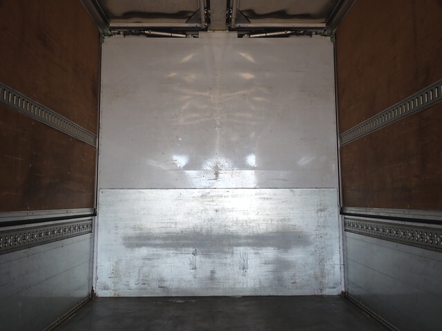 いすゞギガアルミウイング大型（10t）[写真16]