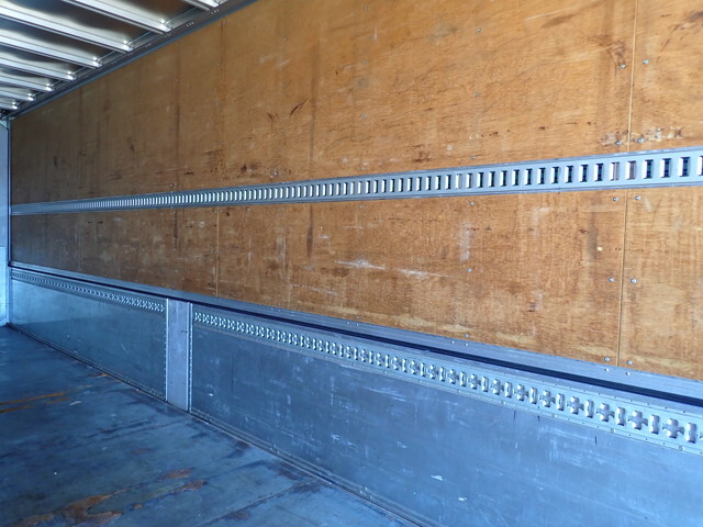 いすゞギガアルミウイング大型（10t）[写真18]