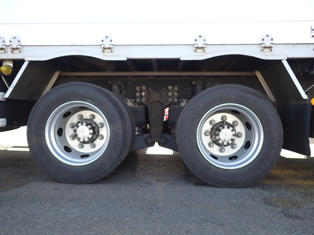 いすゞギガアルミウイング大型（10t）[写真23]