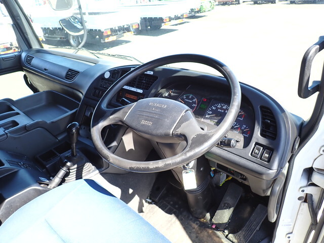 いすゞギガアルミウイング大型（10t）[写真26]