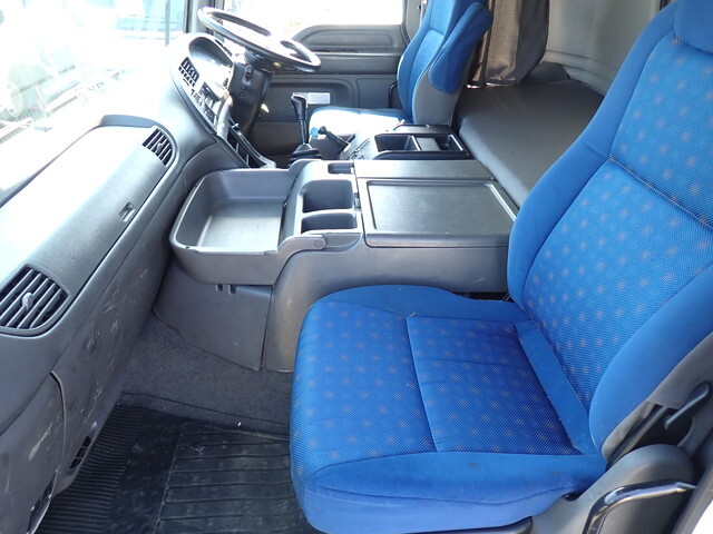 いすゞギガアルミウイング大型（10t）[写真30]