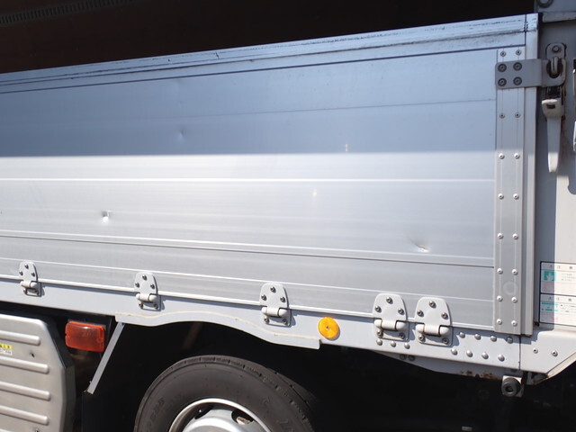 いすゞギガアルミウイング大型（10t）[写真37]