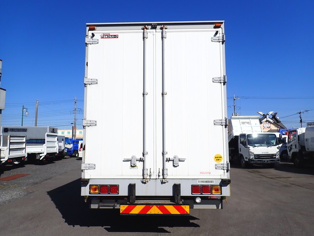 いすゞギガアルミウイング大型（10t）[写真05]