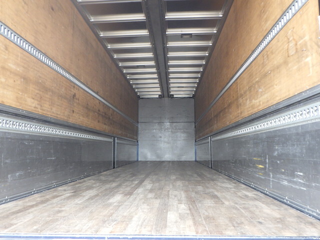 いすゞギガアルミウイング大型（10t）[写真10]