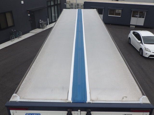 いすゞギガアルミウイング大型（10t）[写真11]