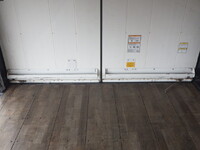 いすゞギガアルミウイング大型（10t）[写真15]