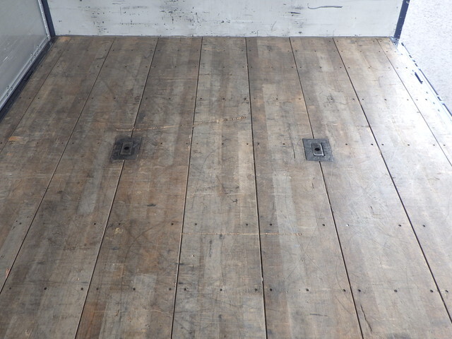 いすゞギガアルミウイング大型（10t）[写真16]