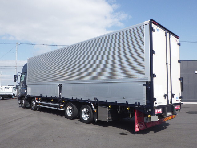 いすゞギガアルミウイング大型（10t）[写真02]