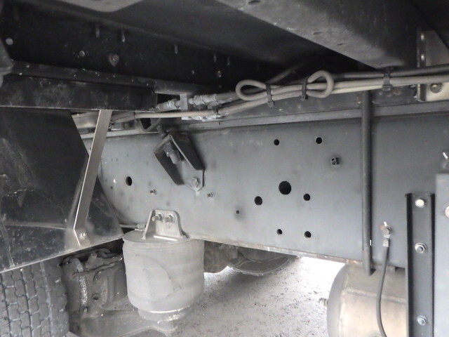 いすゞギガアルミウイング大型（10t）[写真24]