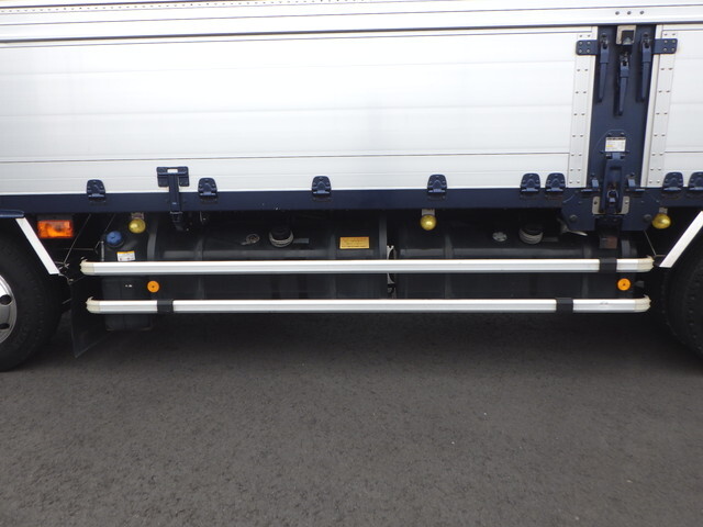 いすゞギガアルミウイング大型（10t）[写真26]