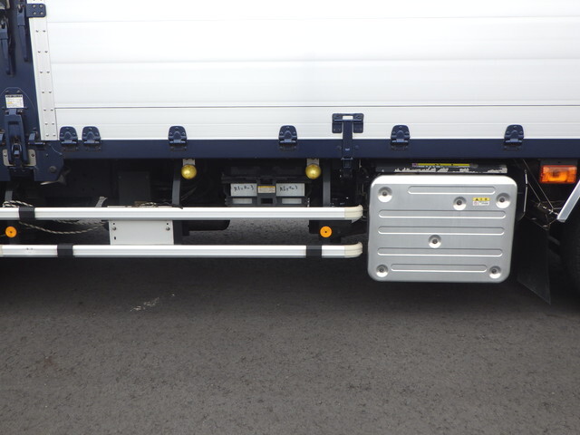 いすゞギガアルミウイング大型（10t）[写真27]