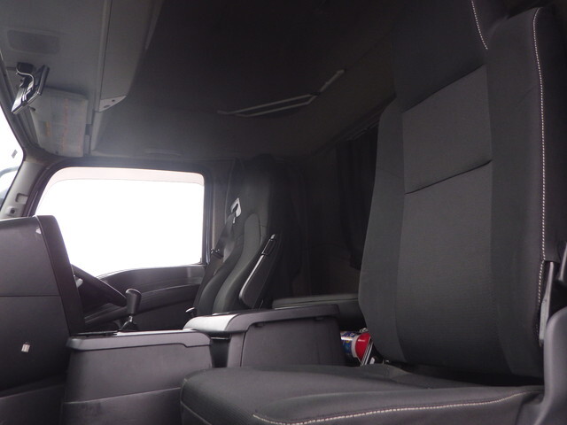 いすゞギガアルミウイング大型（10t）[写真29]