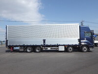 いすゞギガアルミウイング大型（10t）[写真08]