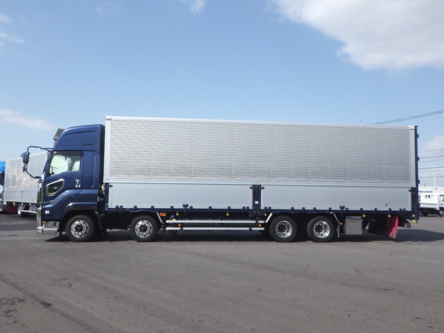 いすゞギガアルミウイング大型（10t）[写真08]