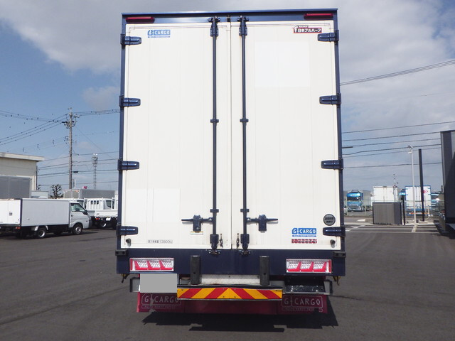 いすゞギガアルミウイング大型（10t）[写真09]