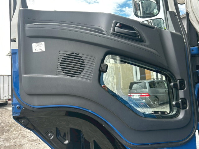 いすゞギガアルミウイング大型（10t）[写真17]