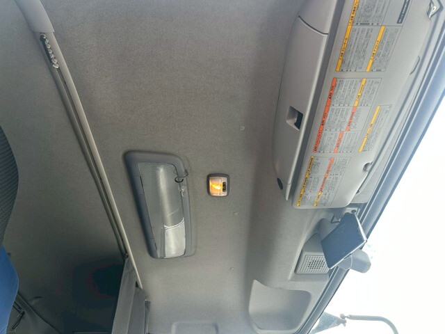 いすゞギガアルミウイング大型（10t）[写真19]