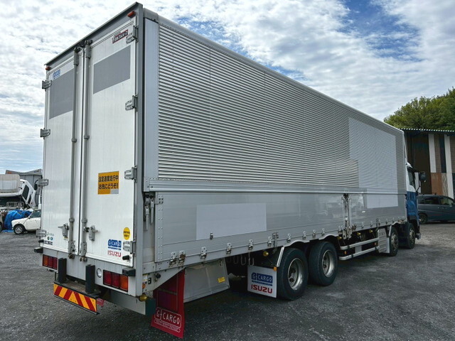 いすゞギガアルミウイング大型（10t）[写真02]