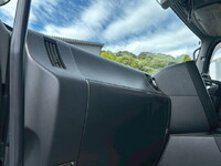 いすゞギガアルミウイング大型（10t）[写真22]