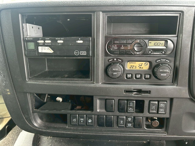 いすゞギガアルミウイング大型（10t）[写真27]