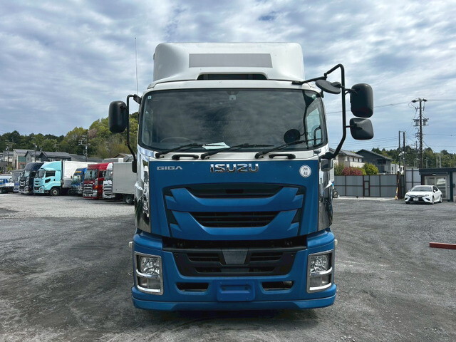 いすゞギガアルミウイング大型（10t）[写真03]