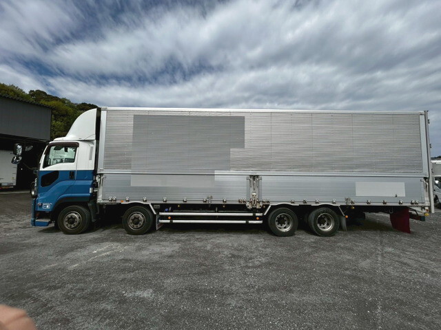 いすゞギガアルミウイング大型（10t）[写真04]